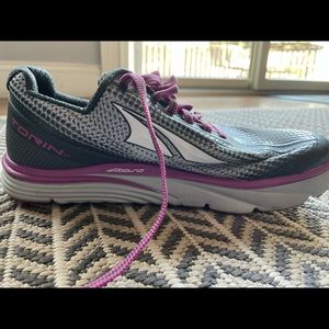 altra torin running sneakers